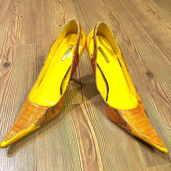 Gorgeous sleek Michael Antonio yellow pointed ‘snakeskin’ stiletto 3” heels - Picture 7 of 12